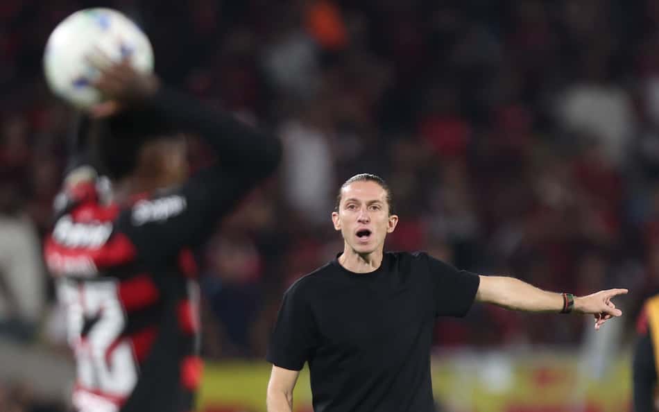 Filipe Luís define escalação do Flamengo para enfrentar o Vitória