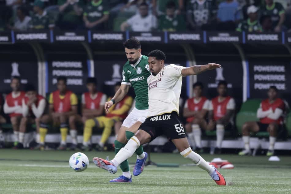Flaco López, do Palmeiras, em ação contra o Universitario no Allianz Parque pela Libertadores