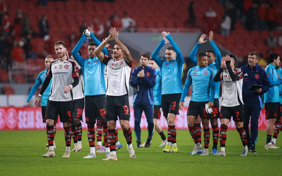Jogador do Flamengo termina casamento de 17 anos