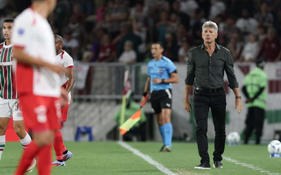 Renato é comparado com jogador do Fluminense e responde: 'Mandar o DVD'