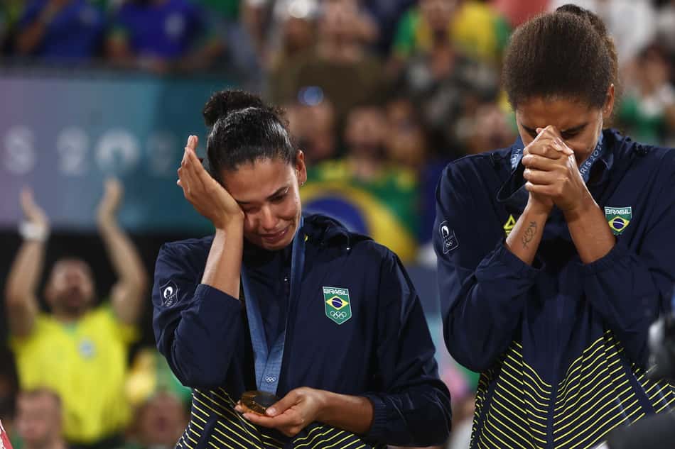 Ana Patrícia e Duda Lisboa conquistam o ouro no vôlei de praia em Paris 2021 (Foto: Divulgação / COB)