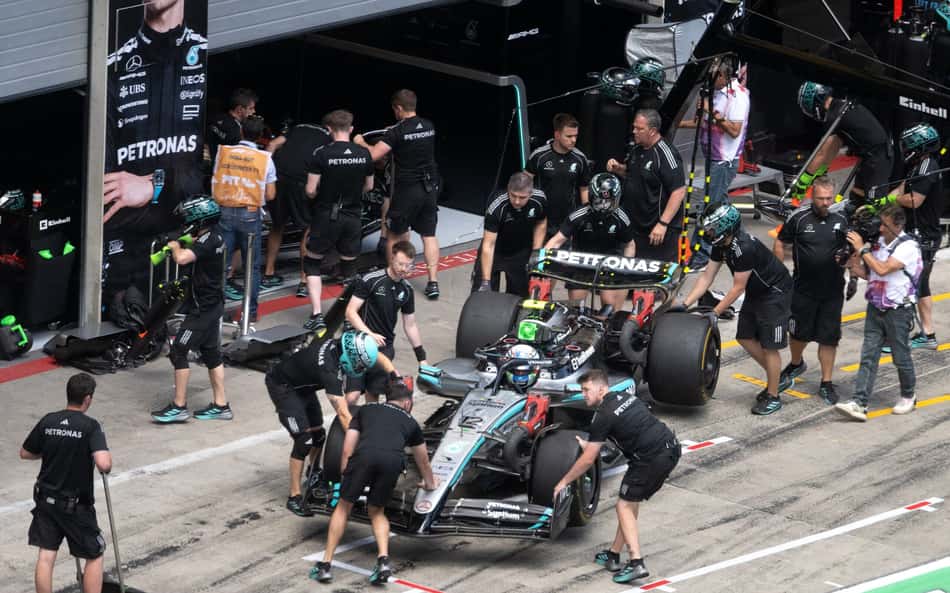 Kimi Antonelli, da Mercedes, durante treino em Spielberg, Áustria (foto: Joe Klamar / AFP)