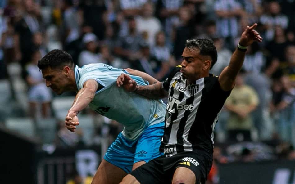 Torcedores se enfurecem com decisão da arbitragem em Atlético-MG x Grêmio: 'Escandaloso'