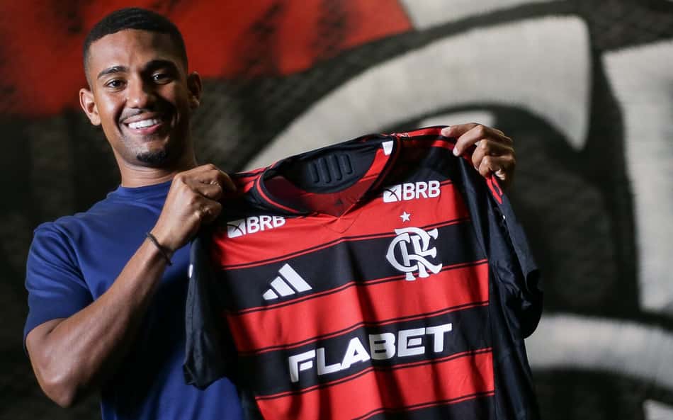 Samuel Lino com a camisa do Flamengo (Foto: Reprodução / X)