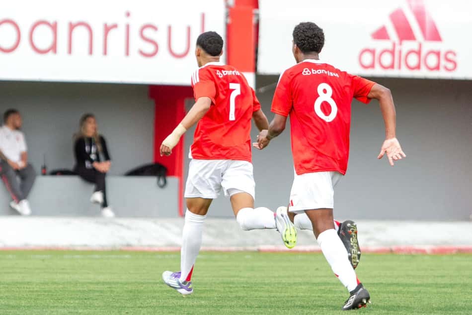 Júlio, camisa 7, atacante do sub-17 do Internacional