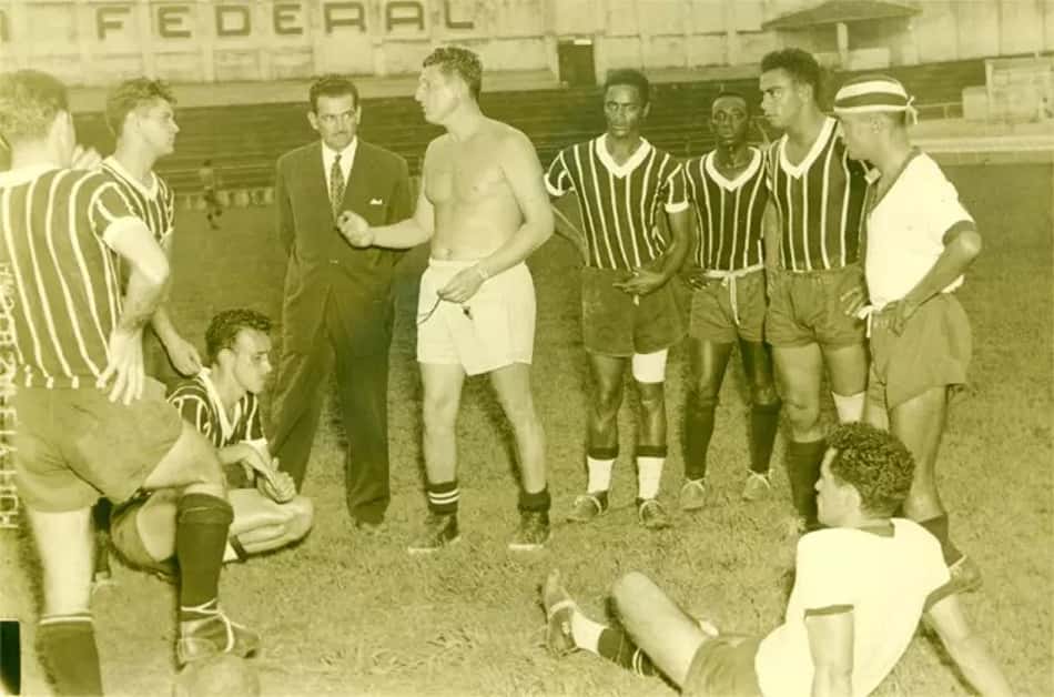 Yustrich, técnico de futebol