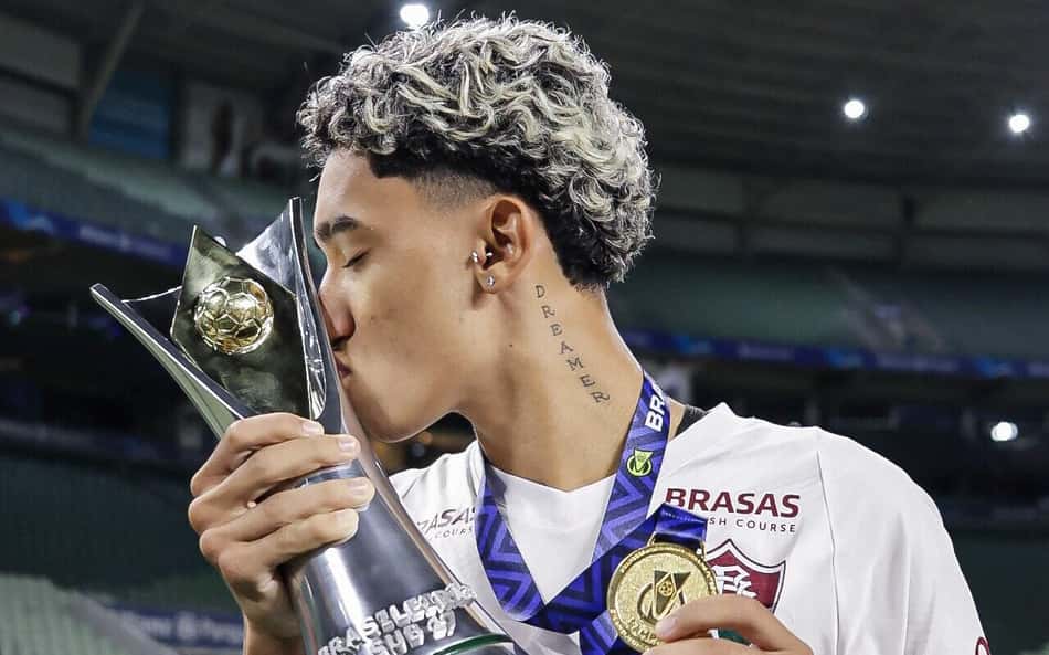 Fluminense anuncia venda de Isaque para o Shakhtar Donetsk