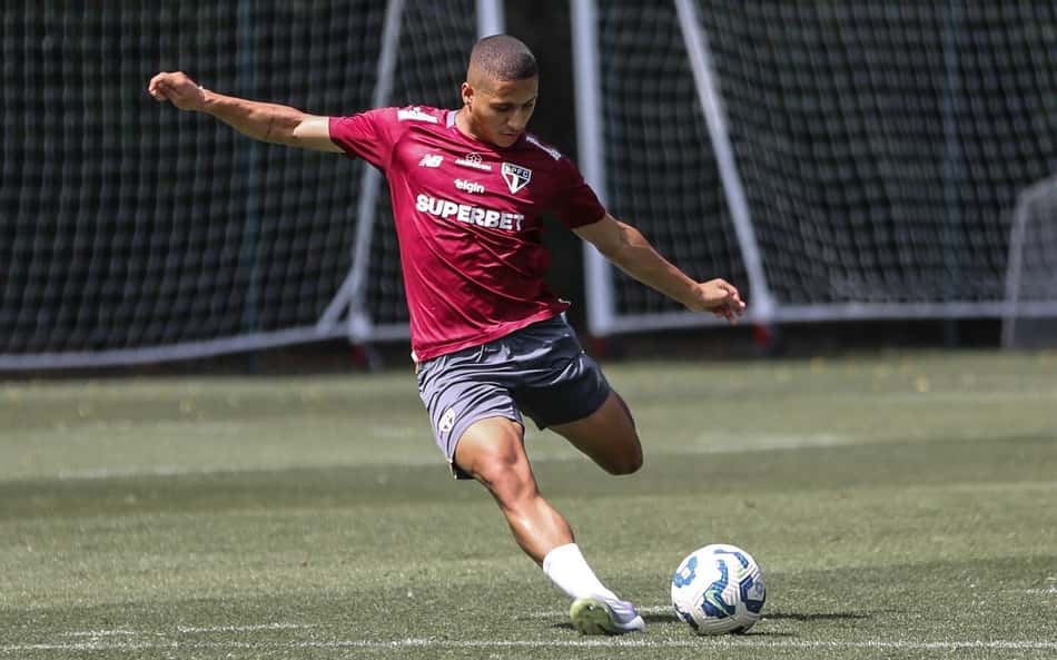 São Paulo encerra preparação para enfrentar o Atlético com novidades; veja provável escalação