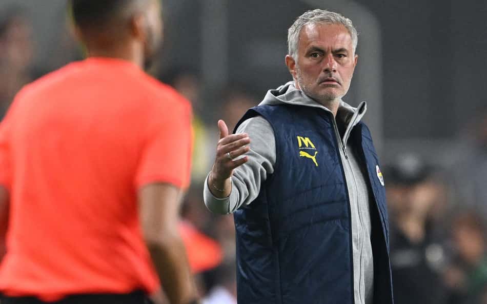 Fenerbahçe anuncia saída de Mourinho após eliminação na Champions