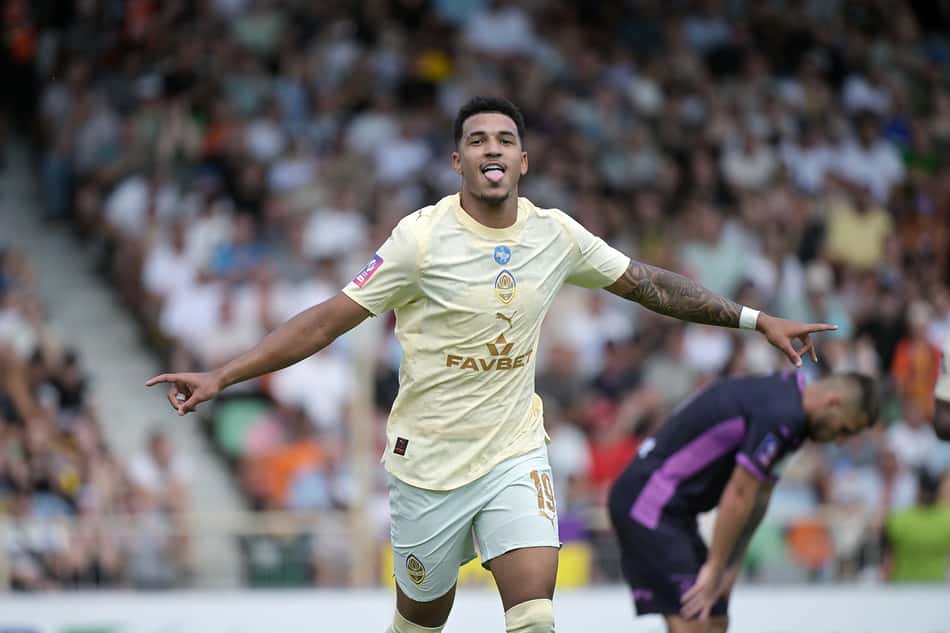 Kauã Elias comemora gol pelo Shakhtar Donetsk, pelo Campeonato Ucraniano