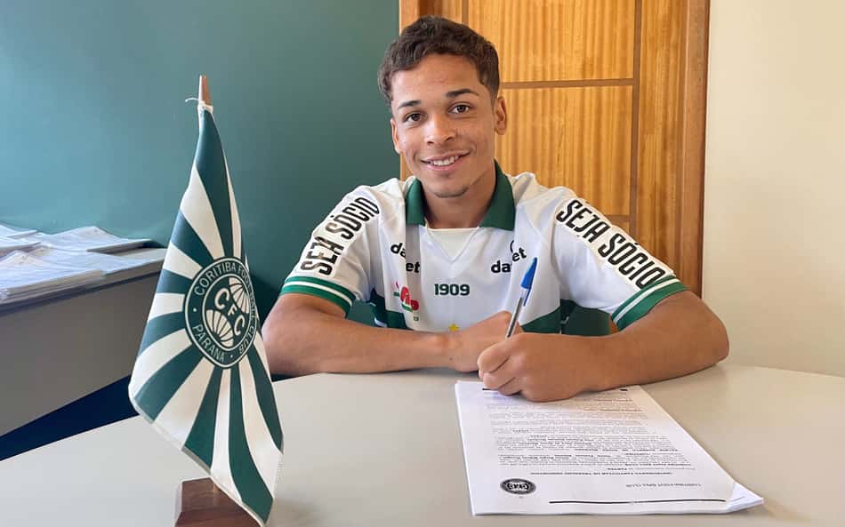 Coritiba cede atacante da base para rival na Série B
