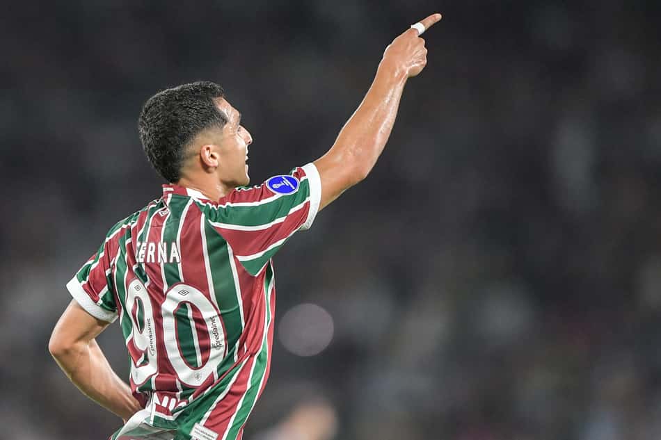 Kevin Serna, do Fluminense, comemora seu gol contra o América de Cali no Maracanã