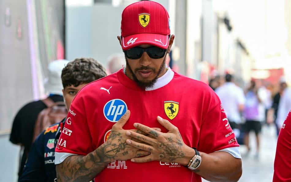 Lewis Hamilton enfrenta dificuldades na F1 com a Ferrari; entenda