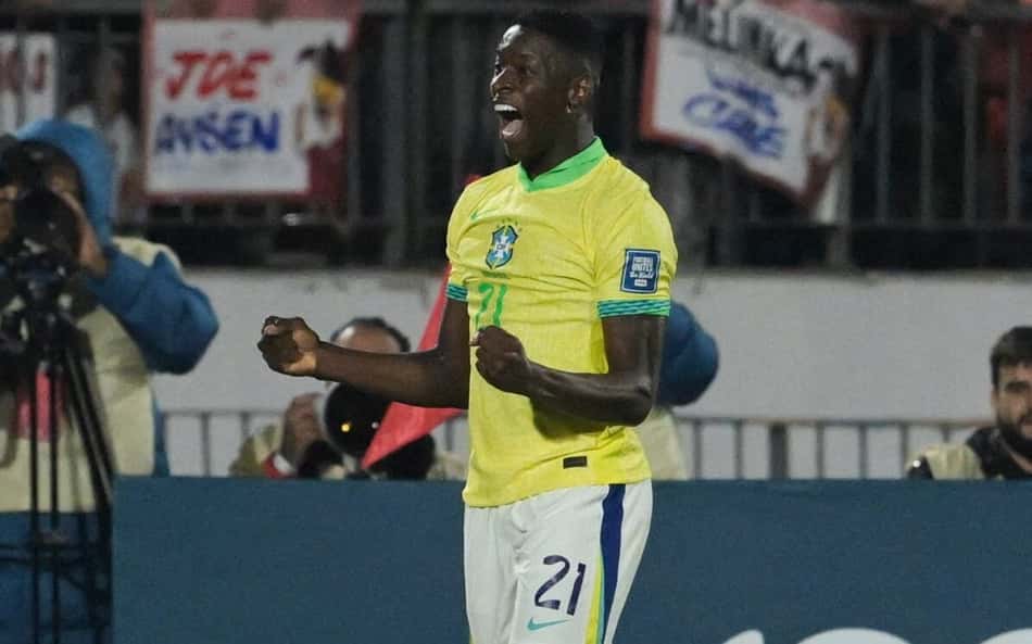 Luiz Henrique comemora o gol em Chile x Brazil. (foto: Rodrigo ARANGUA / AFP)