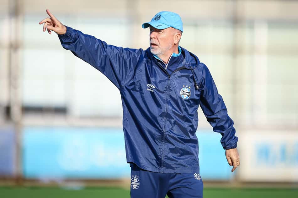 Mano Menezes em treinamento do Grêmio. (Foto: Lucas Uebel/Grêmio FBPA)