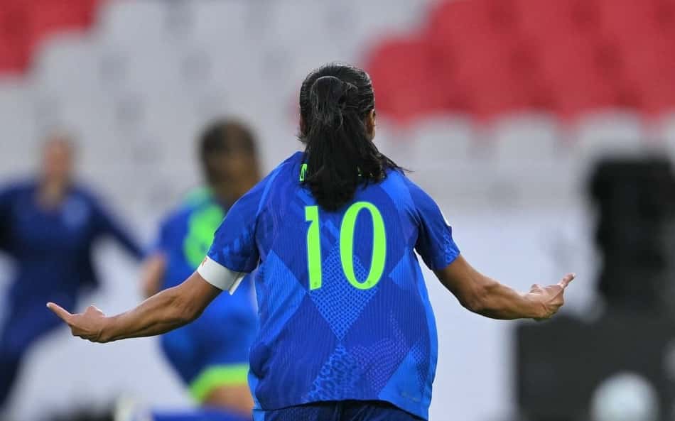 Marta leva torcedores do Brasil à loucura: 'Absurdo o que acaba de fazer'