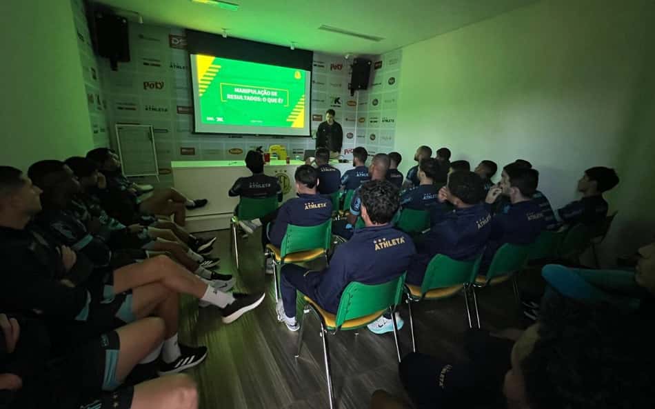 Elenco do Mirassol participa de palestra sobre o combate à manipulação de resultados