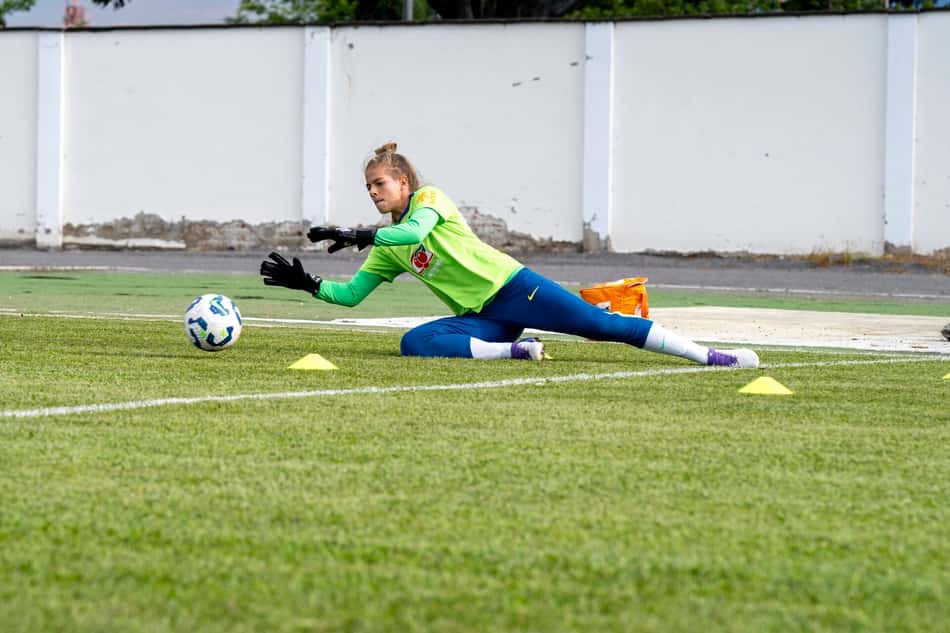 Ana Morganti em treino da Seleção Feminina Sub-17