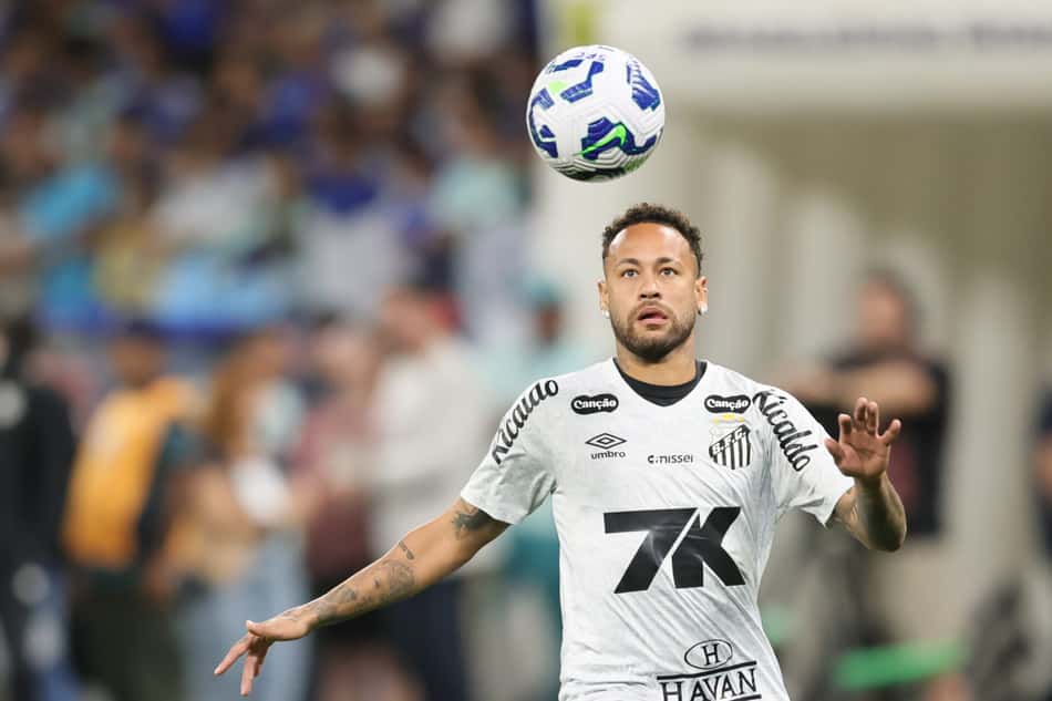 Neymar, do Santos, durante aquecimento antes da partida contra o Cruzeiro no Mineirão