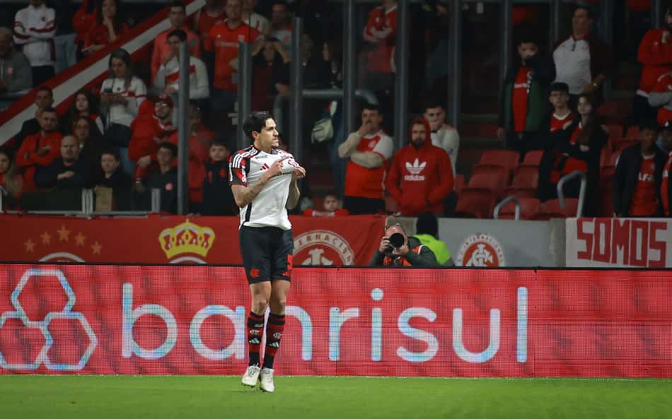 Flamengo exibe substituto de patrocínio master na camisa contra o Internacional