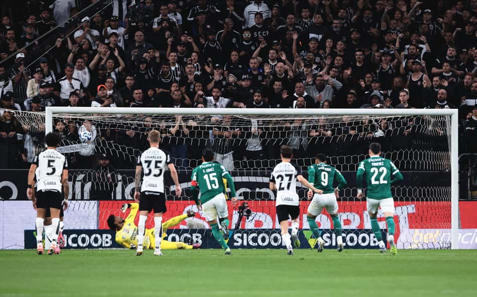 Pênalti em Corinthians x Palmeiras gera debate entre torcedores: 'Assim é fácil'