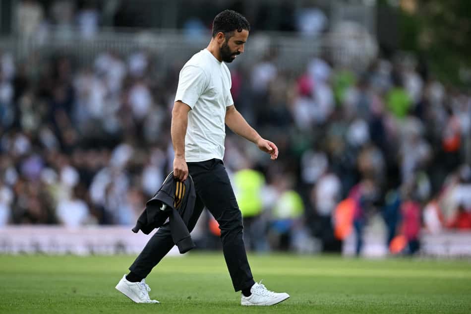 Rúben Amorim deixa campo de jogo entre Manchester United e Fulham de cabeça baixa