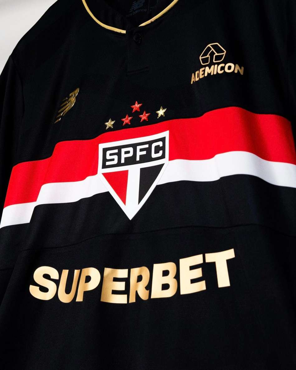 São Paulo lança a camisa nova em homenagem ao Rogério Ceni. (Foto: Divulgação/ SPFC)