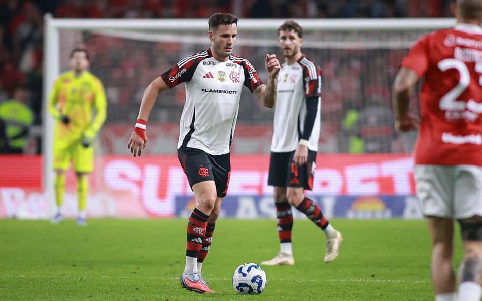 Saúl avalia estreia como titular do Flamengo e admite falta de confiança
