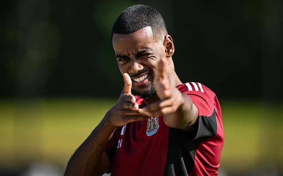 Ídolo do Liverpool reprova preço de Isak: '£150 milhões é valor de Mbappé'