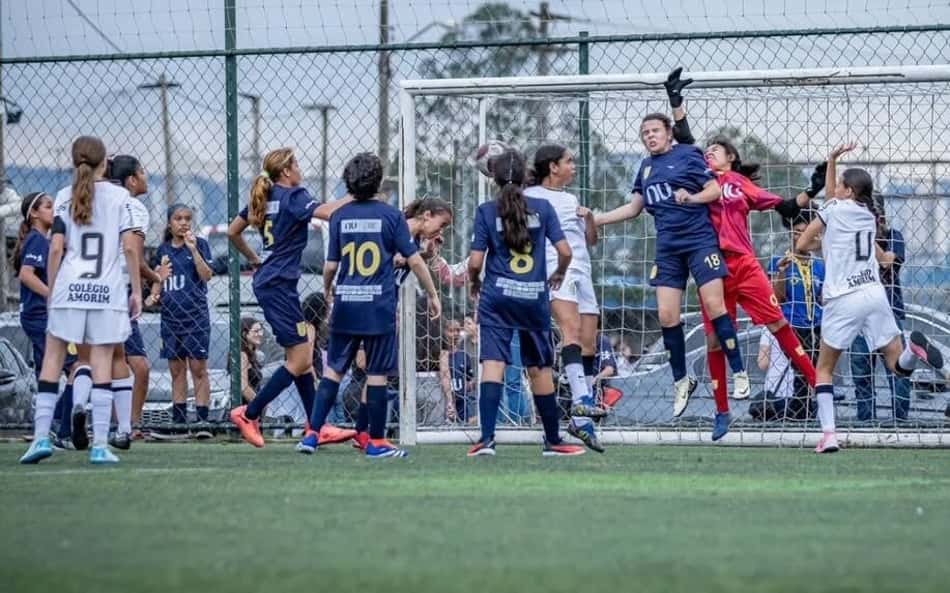 Projeto de futebol feminino realiza peneira gratuita neste domingo em SP