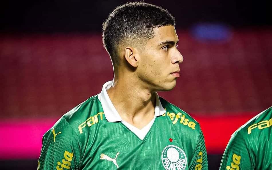 Arthur fala sobre oportunidade no Palmeiras após saída de Vanderlan