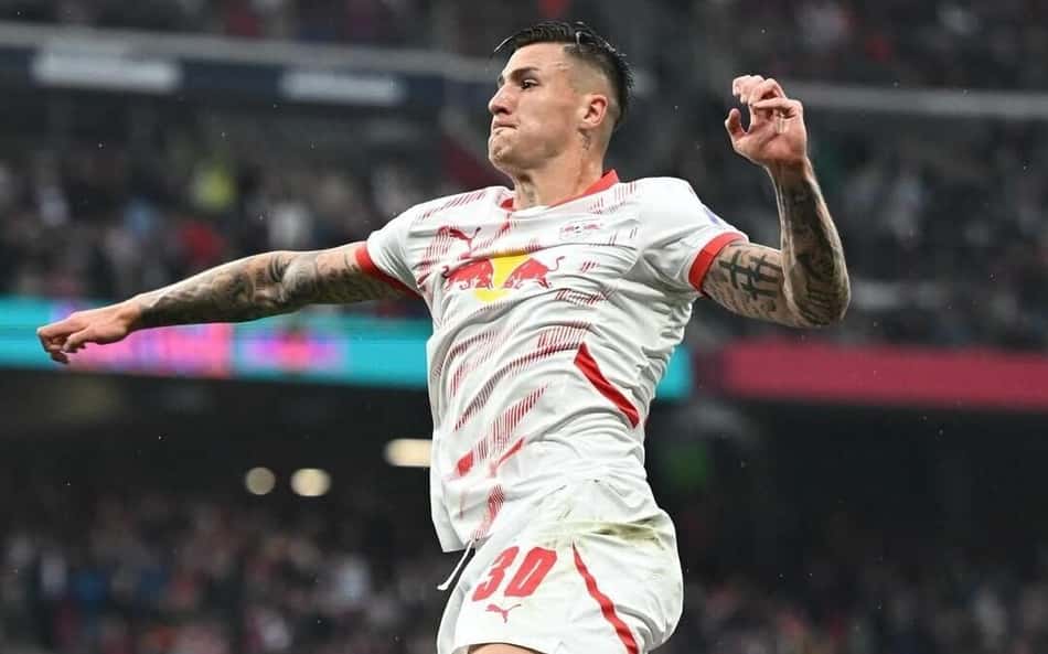 Manchester United faz contato por atacante estipulado em mais de 500 milhões