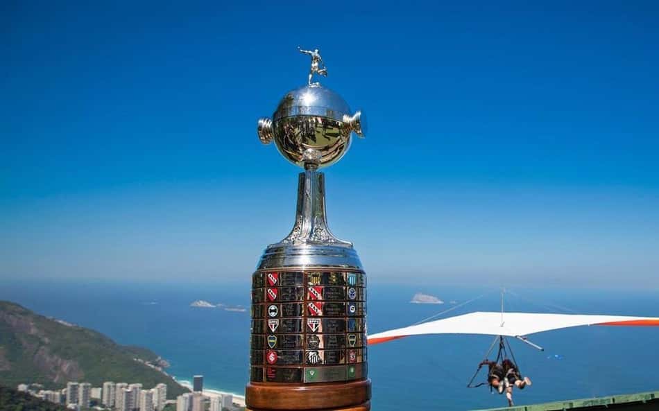 Taça da Libertadores chega a cidades do Brasil em exposição gratuita