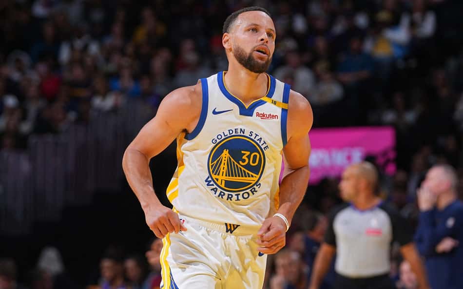 Estrela da NBA, Curry fecha parceria com Google para IA