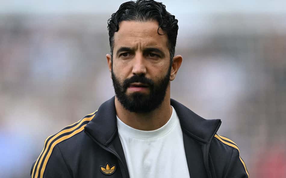 Técnico do Manchester United faz declaração bombástica após eliminação em Copa