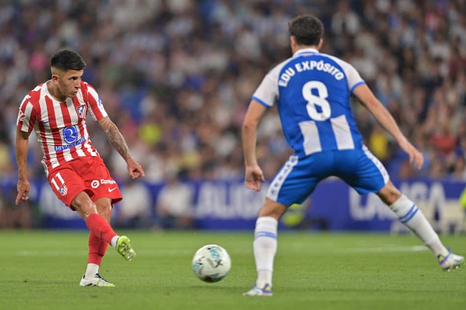 Thiago Almada, ex-Botafogo, em ação pelo Atlético de Madrid contra o Espanyol 