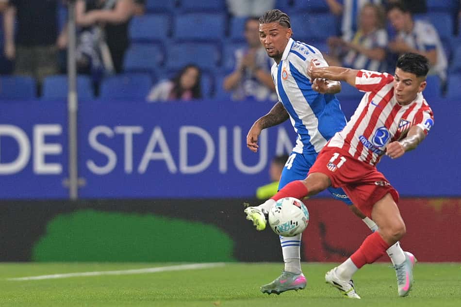 Thiago Almada, alvo do Palmeiras, pelo Atlético de Madrid contra o Espanyol (Foto: Manaure Quintero/AFP)