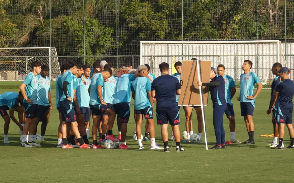Matheus Gonçalves desfalca treino do Flamengo sub-20 antes do Mundial