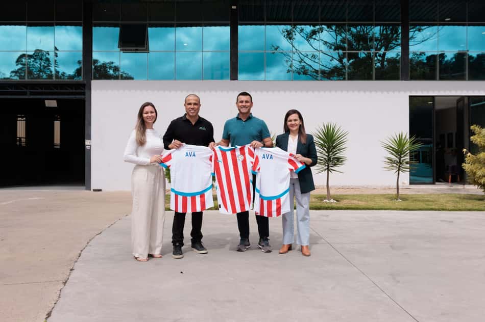 Justo Villar, dirigente da Federação Paraguai, firma parceria com empresa brasileira (Foto: Divulgação)