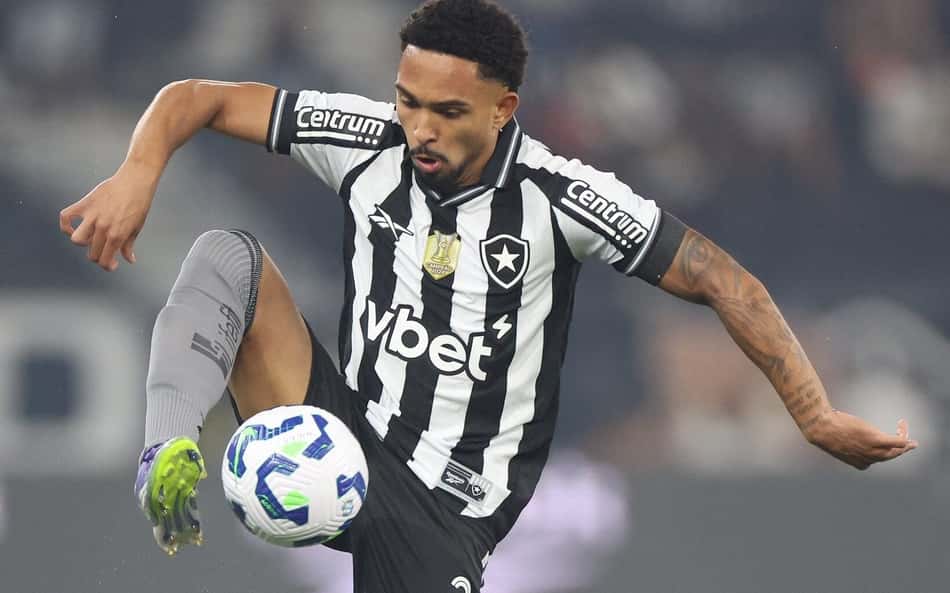 Vitinho é sincero sobre janela do Botafogo: 'Espero que feche logo'