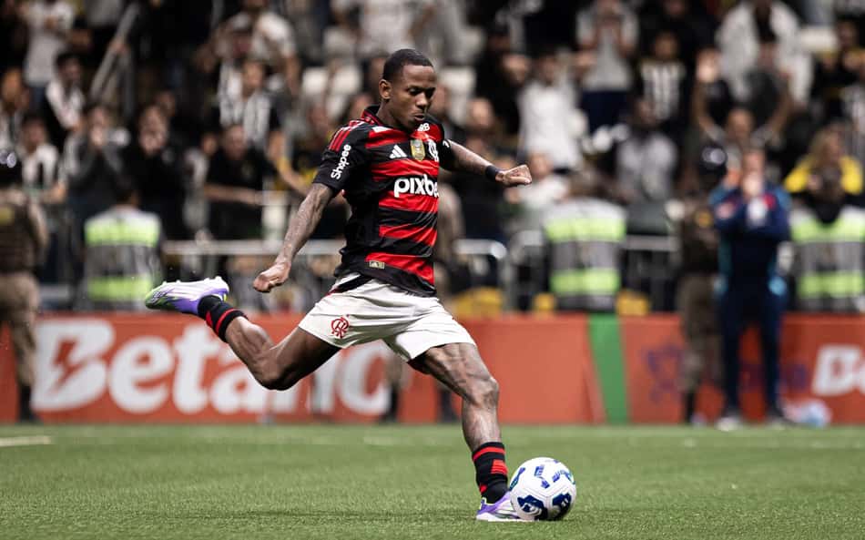Jornalistas debatem atitude de Wallace Yan no Flamengo: 'É indiscutível'