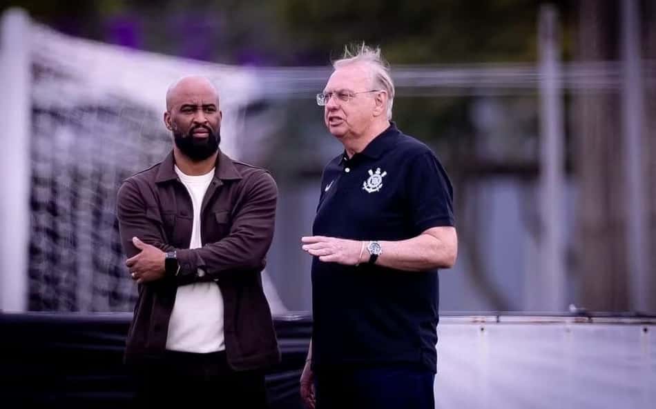 Corinthians negocia contratações e corre contra transfer ban