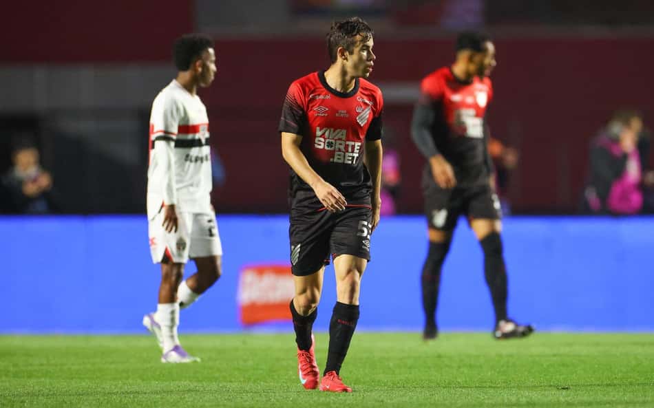 Dudu é titular pela primeira vez e diz que Athletico 'está vivo' contra o São Paulo