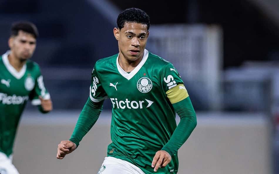 Meia do Palmeiras mira passos de Estêvão e Endrick para chegar ao profissional