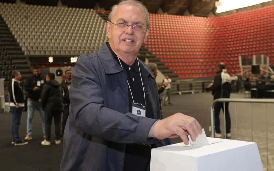 Osmar Stábile adota silêncio como estratégia às vésperas da eleição no Corinthians