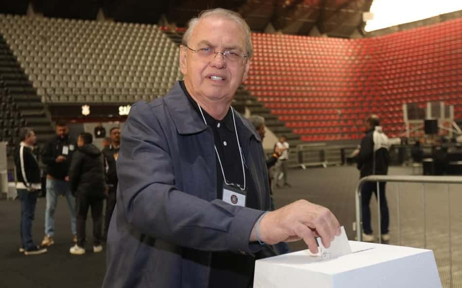 Dirigente ganha força para vencer novas eleições do Corinthians