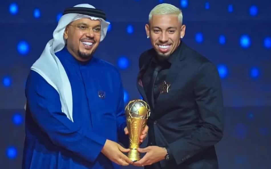 Ex-Flamengo é eleito o melhor jogador jovem do campeonato dos Emirados Árabes