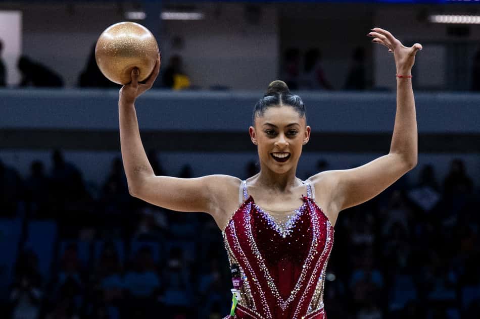 Bárbara Domingos se apresenta com Bola no Mundial de Ginástica Rítmica do Rio de Janeiro (Foto: Ivan Carvalho / CBG)