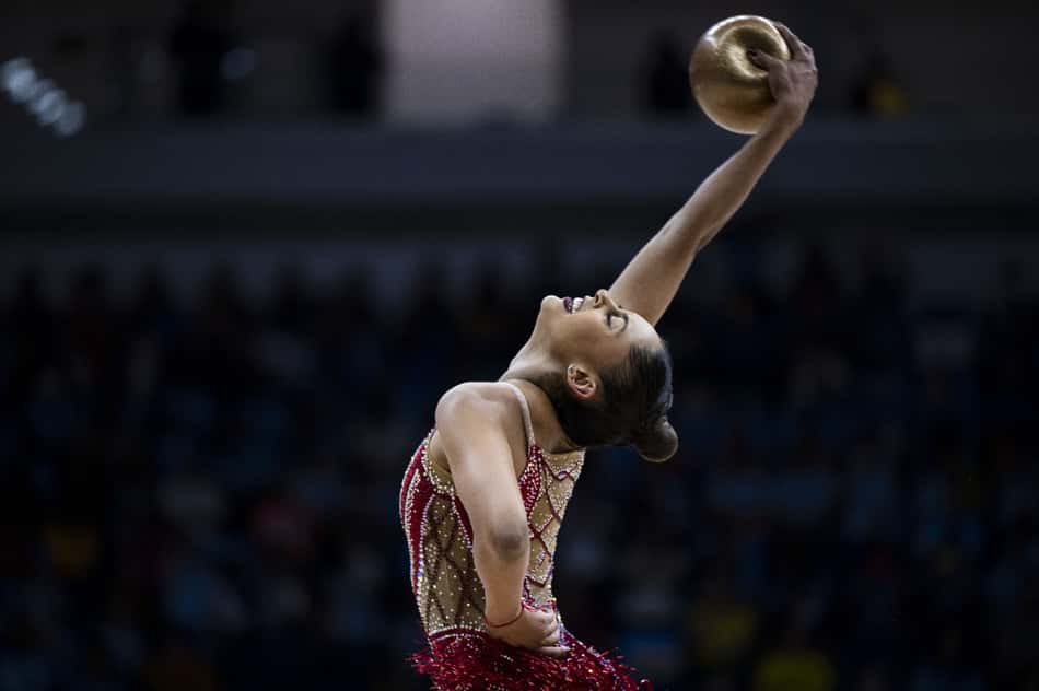 Bárbara Domingos se apresenta com Bola no Mundial de Ginástica Rítmica do Rio de Janeiro (Foto: Ivan Carvalho / CBG)