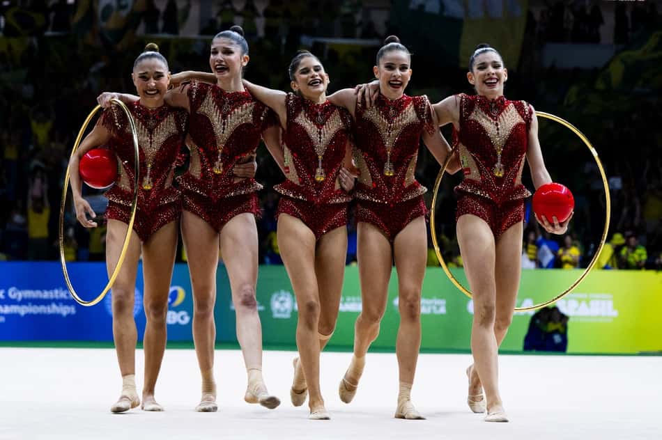 Conjunto do Brasil durante apresentação no Mundial de Ginástica Rítmica (Foto: MeloGym/CBG)